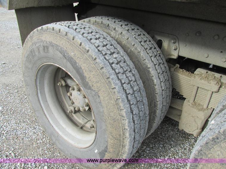 image for item BS9903 1995 Ford LT9000 dump truck