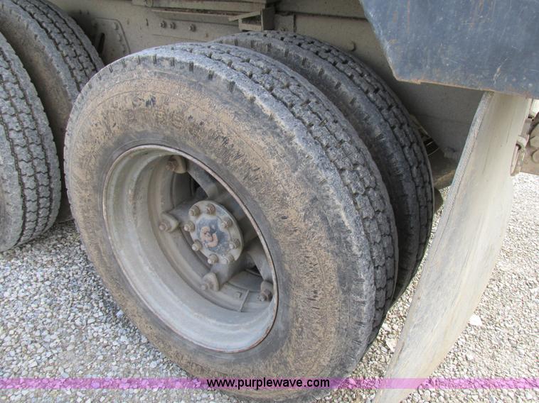 image for item BS9903 1995 Ford LT9000 dump truck