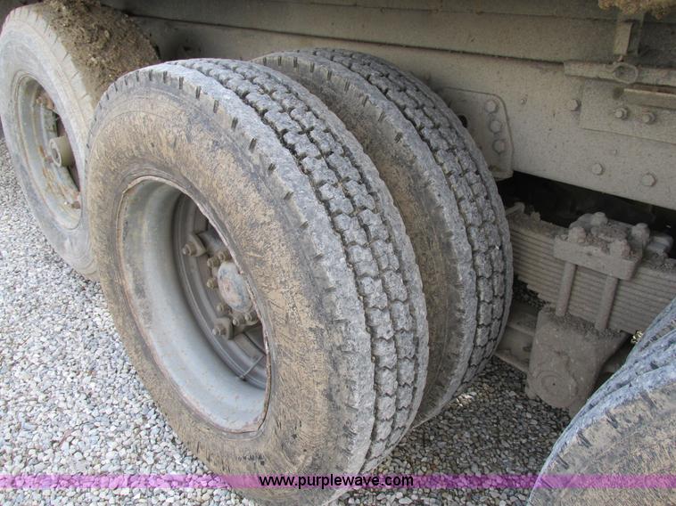 image for item BS9903 1995 Ford LT9000 dump truck