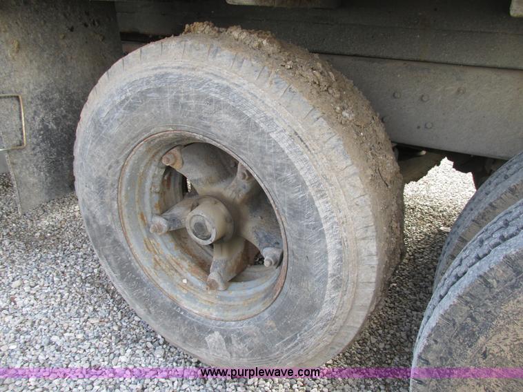 image for item BS9903 1995 Ford LT9000 dump truck