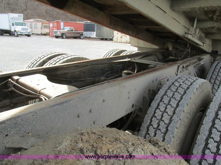 image for item BS9903 1995 Ford LT9000 dump truck