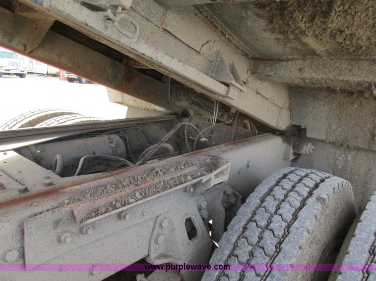 image for item BS9903 1995 Ford LT9000 dump truck