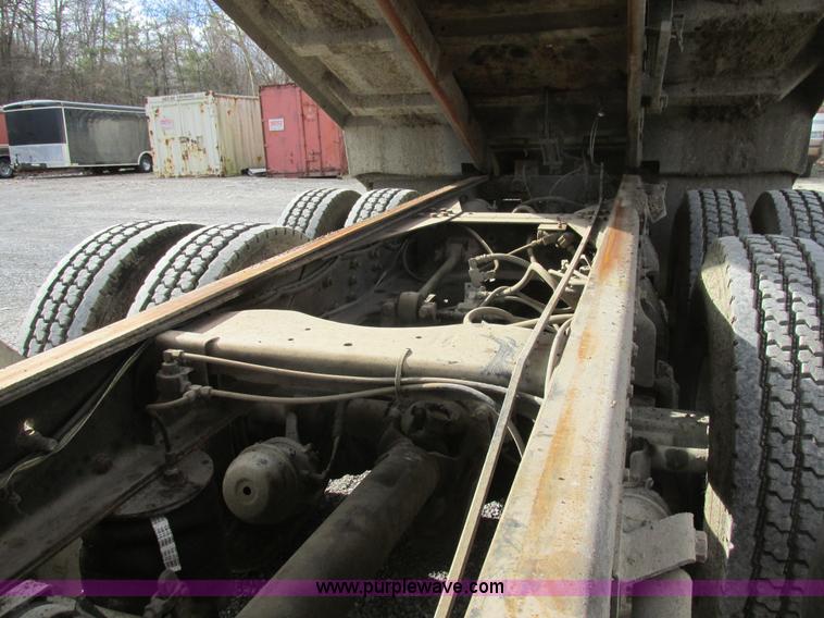 image for item BS9903 1995 Ford LT9000 dump truck