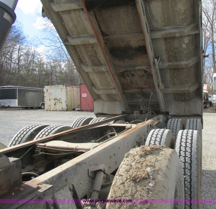 image for item BS9903 1995 Ford LT9000 dump truck