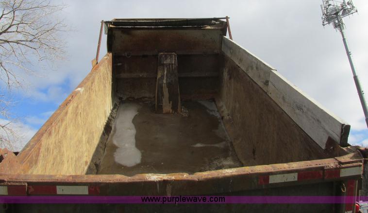 image for item BS9903 1995 Ford LT9000 dump truck