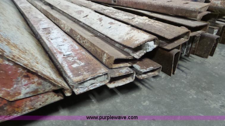 image for item E1498 Assorted concrete forms