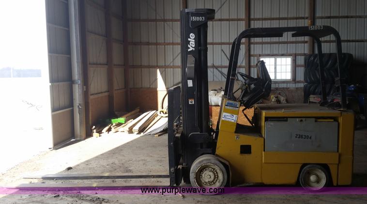 image for item H2588 Yale Electric forklift
