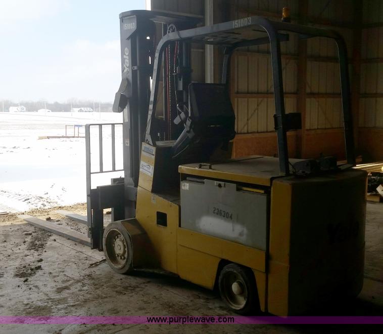 image for item H2588 Yale Electric forklift