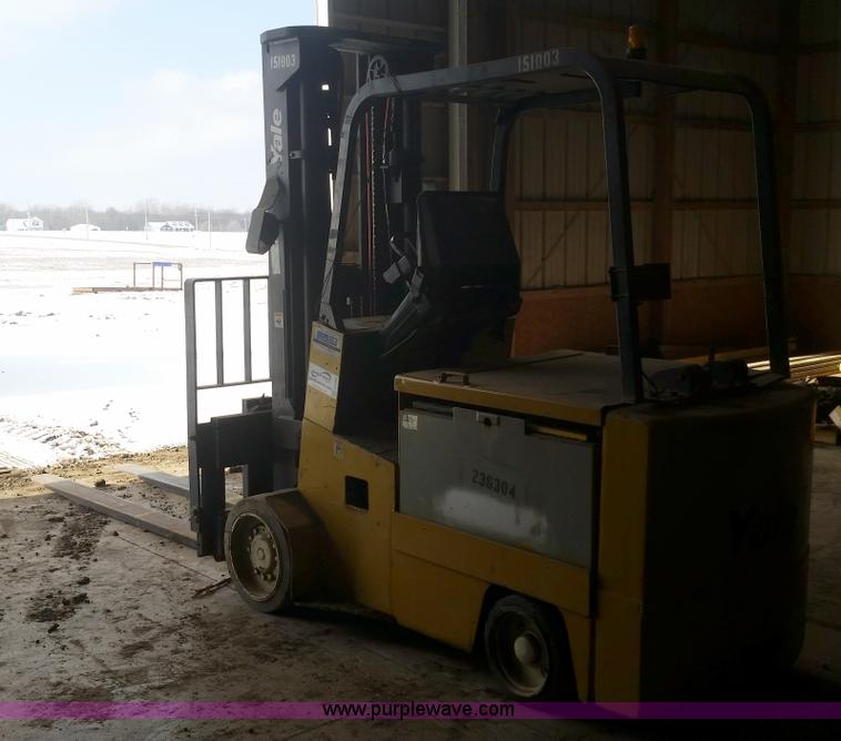image for item H2588 Yale Electric forklift