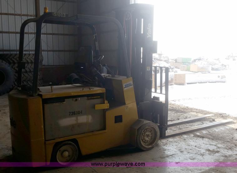 image for item H2588 Yale Electric forklift