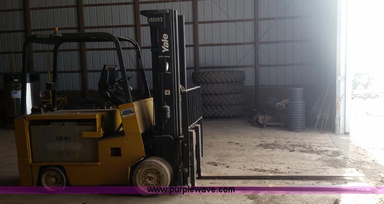 image for item H2588 Yale Electric forklift