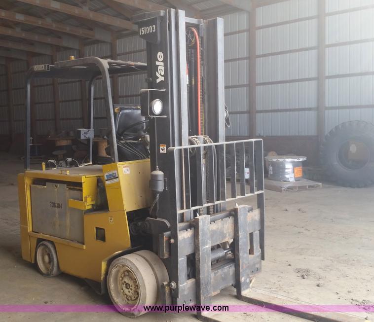 image for item H2588 Yale Electric forklift