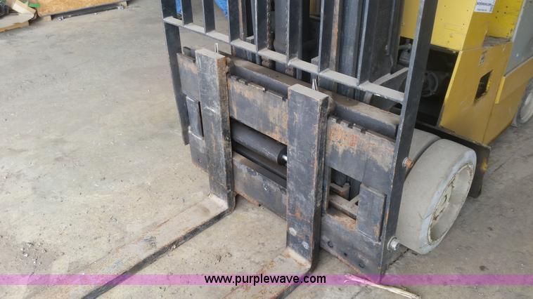 image for item H2588 Yale Electric forklift