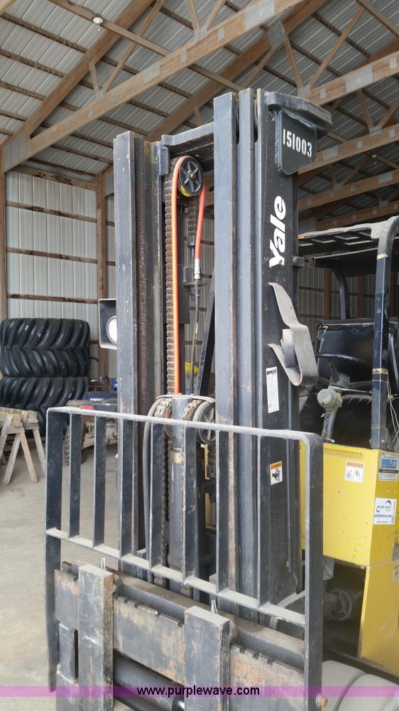 image for item H2588 Yale Electric forklift