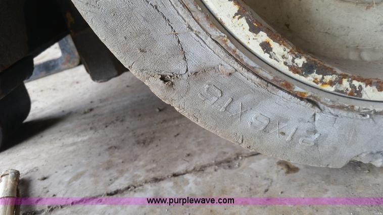 image for item H2588 Yale Electric forklift