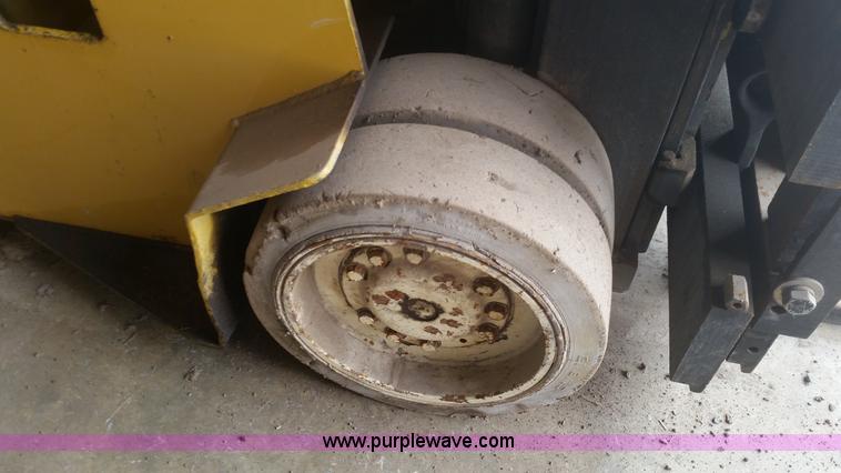 image for item H2588 Yale Electric forklift