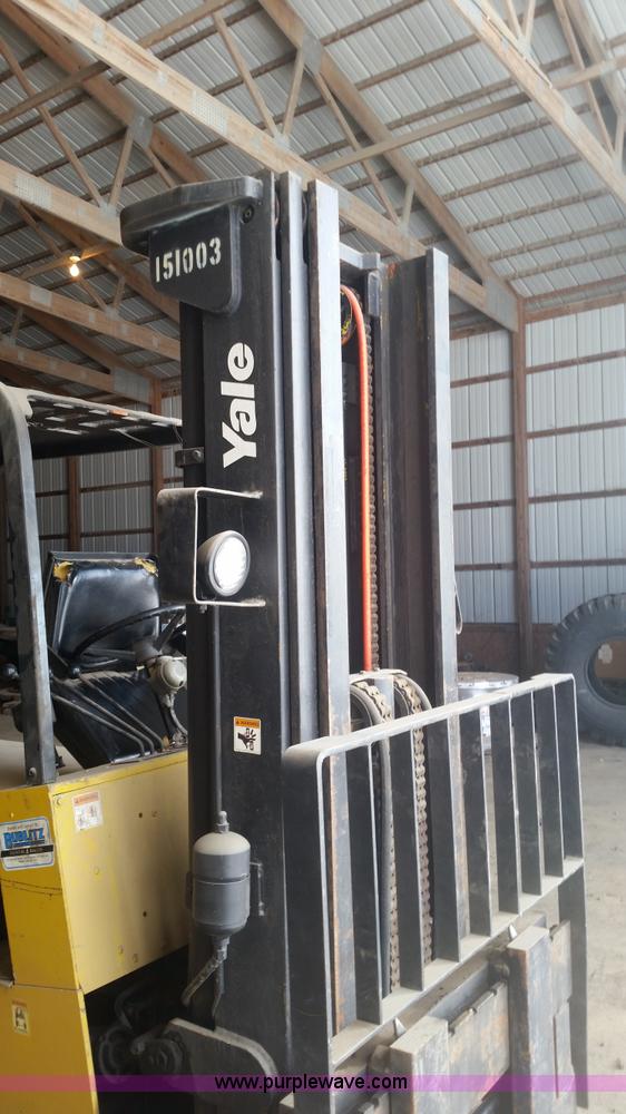 image for item H2588 Yale Electric forklift