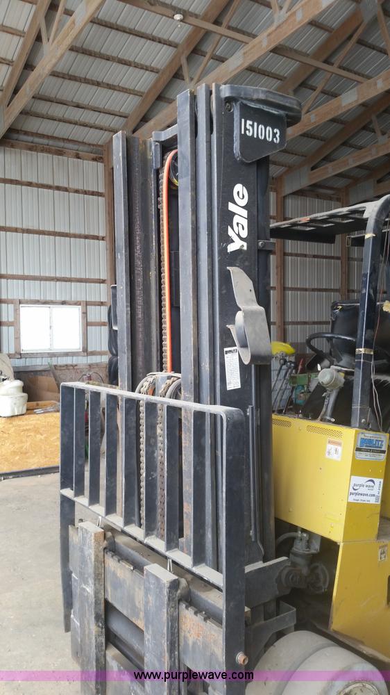 image for item H2588 Yale Electric forklift