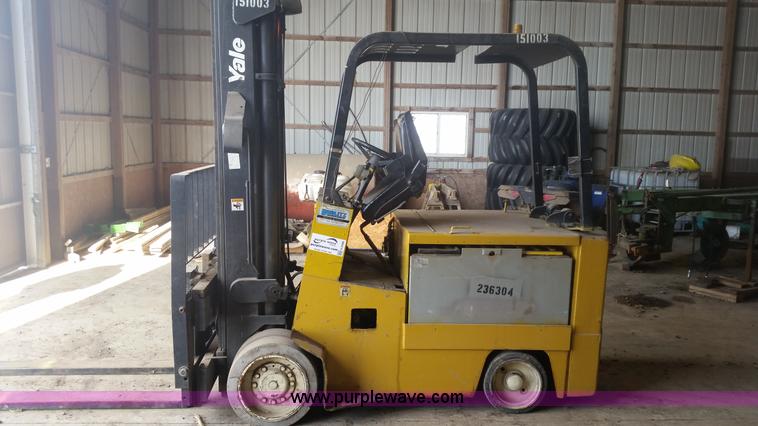 image for item H2588 Yale Electric forklift