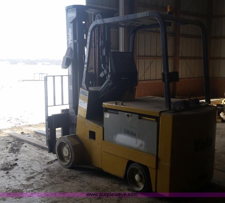 image for item H2588 Yale Electric forklift