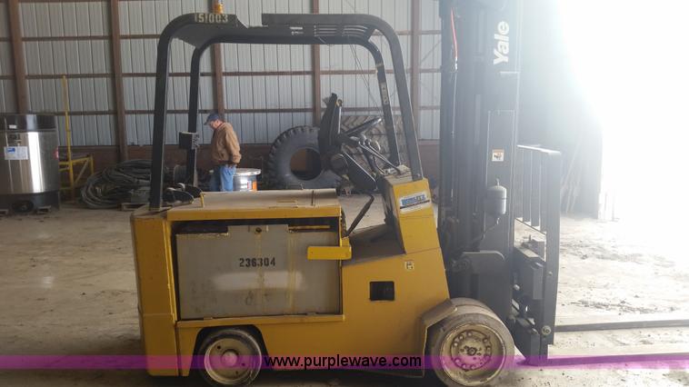 image for item H2588 Yale Electric forklift
