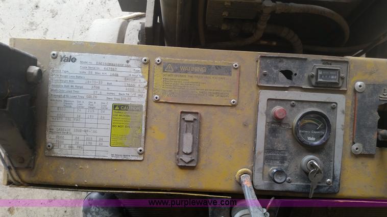 image for item H2588 Yale Electric forklift