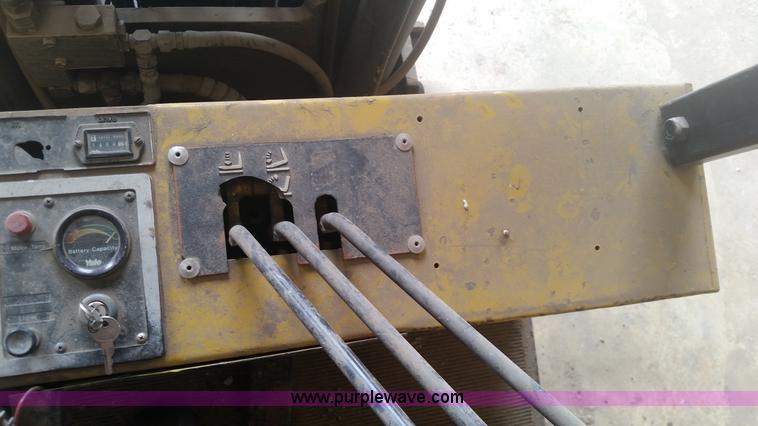 image for item H2588 Yale Electric forklift