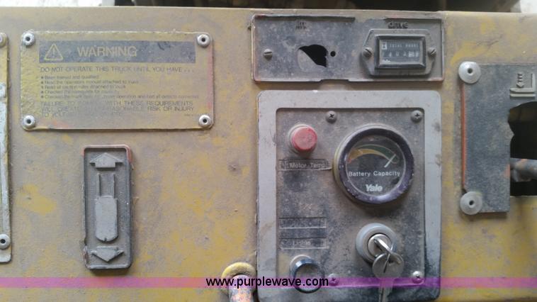 image for item H2588 Yale Electric forklift