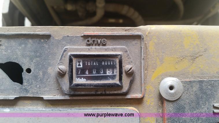 image for item H2588 Yale Electric forklift