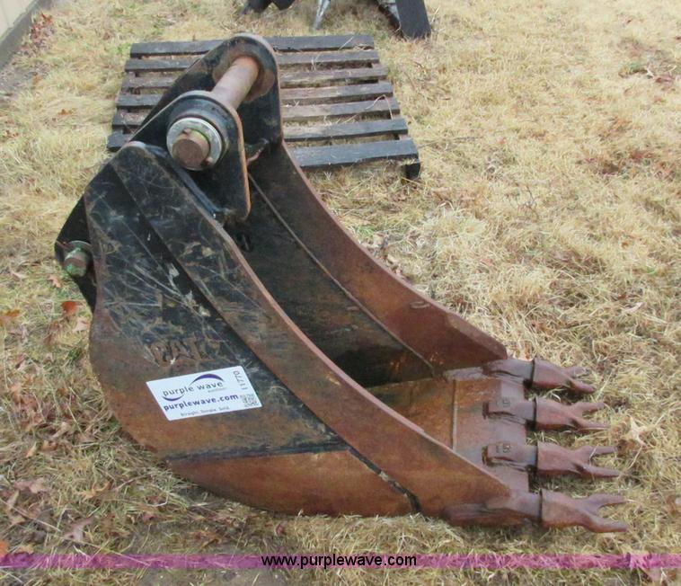 Caterpillar backhoe bucket in Claremore, OK Item I1770 sold Purple Wave