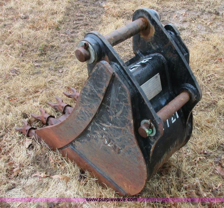 image for item I1770 Caterpillar backhoe bucket