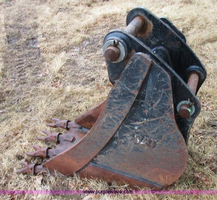 image for item I1770 Caterpillar backhoe bucket