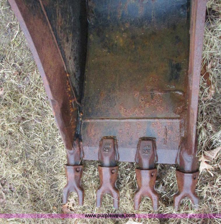 image for item I1770 Caterpillar backhoe bucket