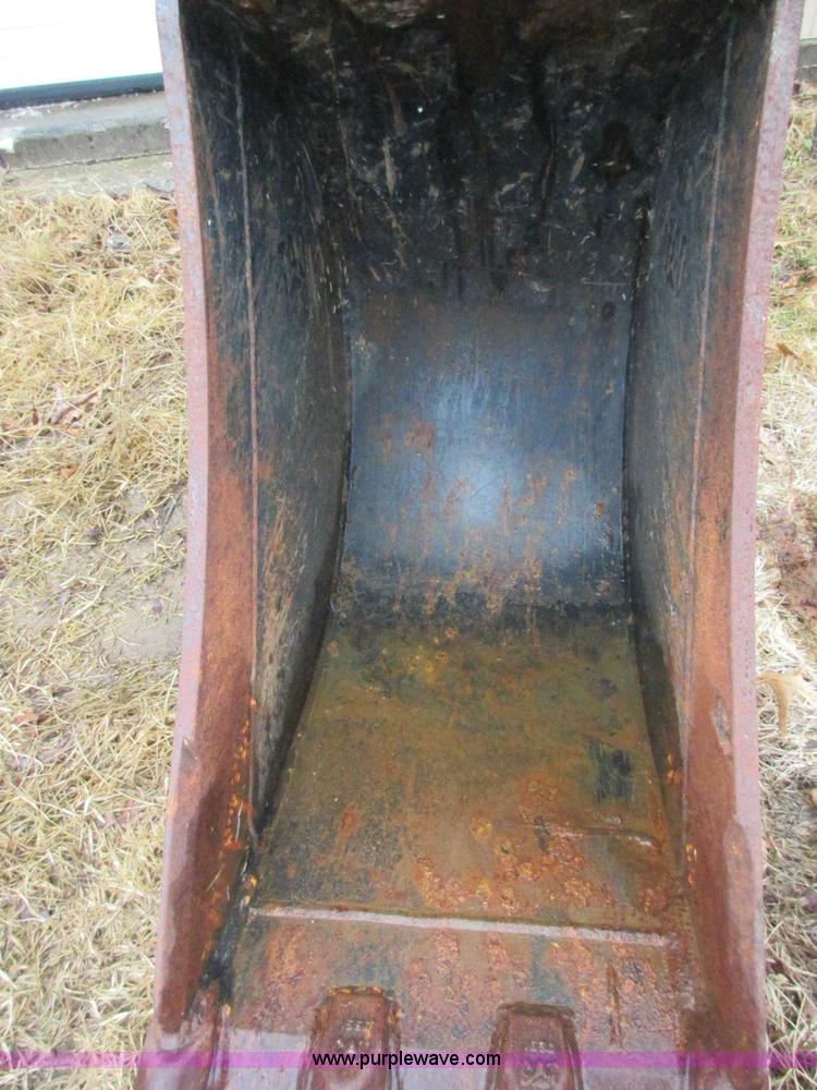 image for item I1770 Caterpillar backhoe bucket