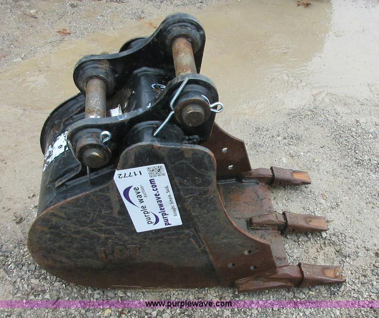image for item I1772 Caterpillar mini excavator bucket