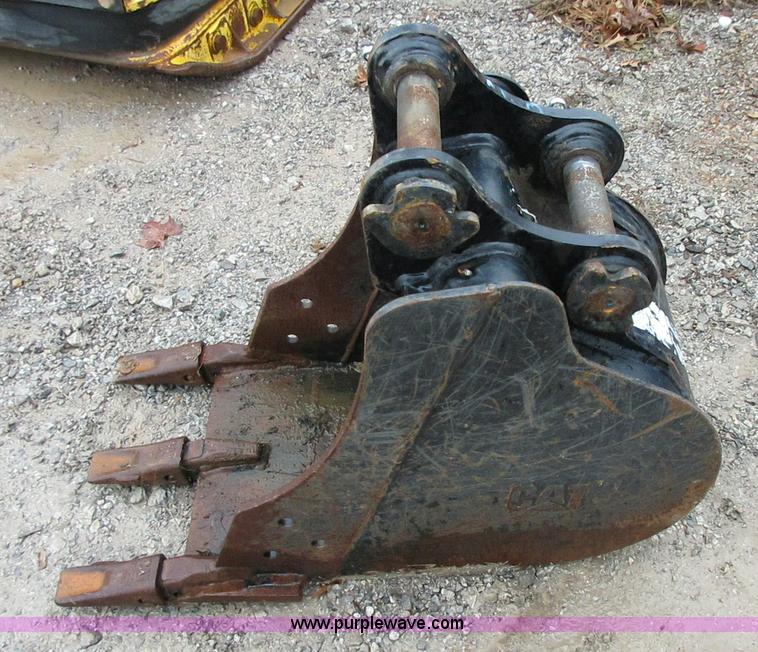 image for item I1772 Caterpillar mini excavator bucket