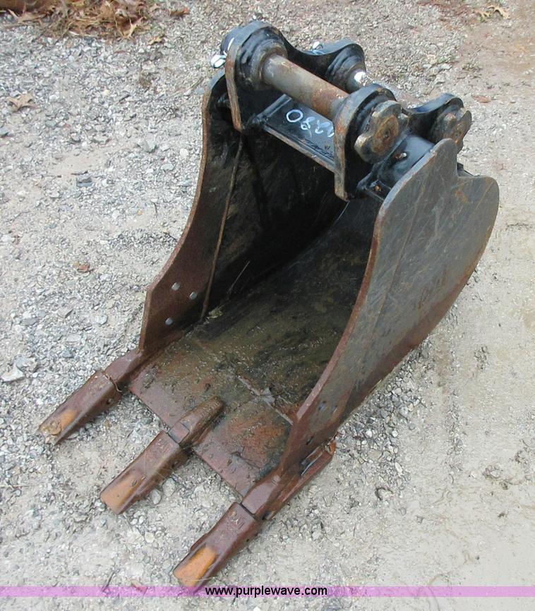 image for item I1772 Caterpillar mini excavator bucket