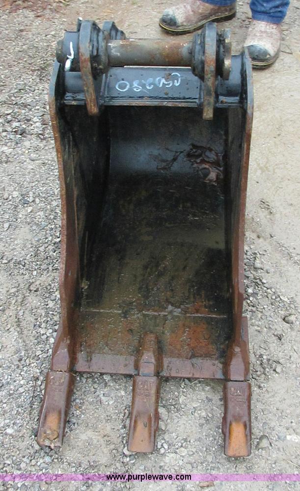 image for item I1772 Caterpillar mini excavator bucket