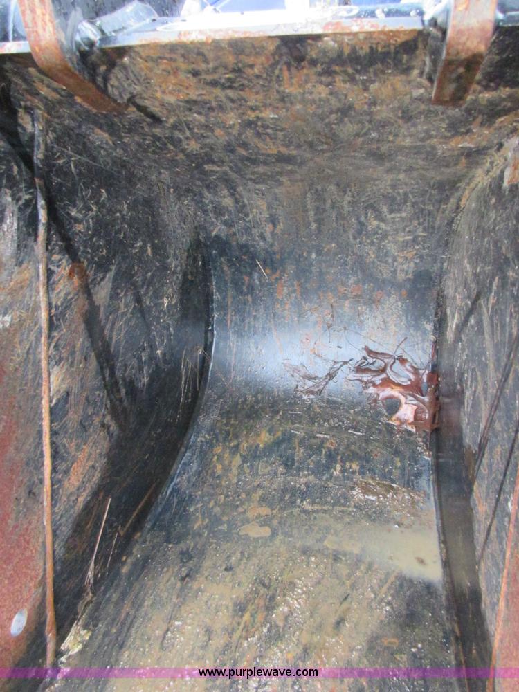 image for item I1772 Caterpillar mini excavator bucket