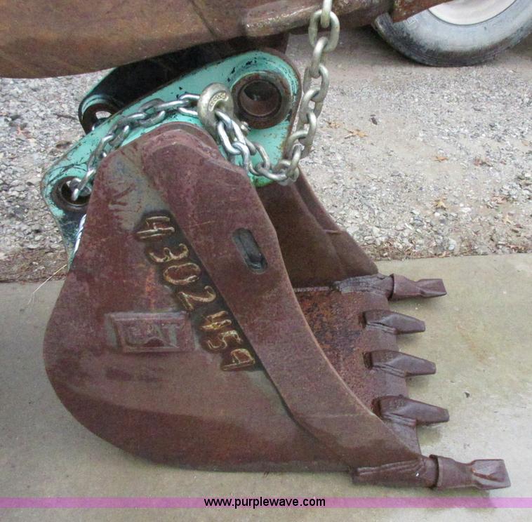 image for item I1774 Caterpillar backhoe bucket