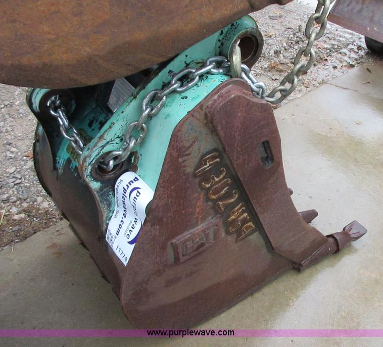 image for item I1774 Caterpillar backhoe bucket