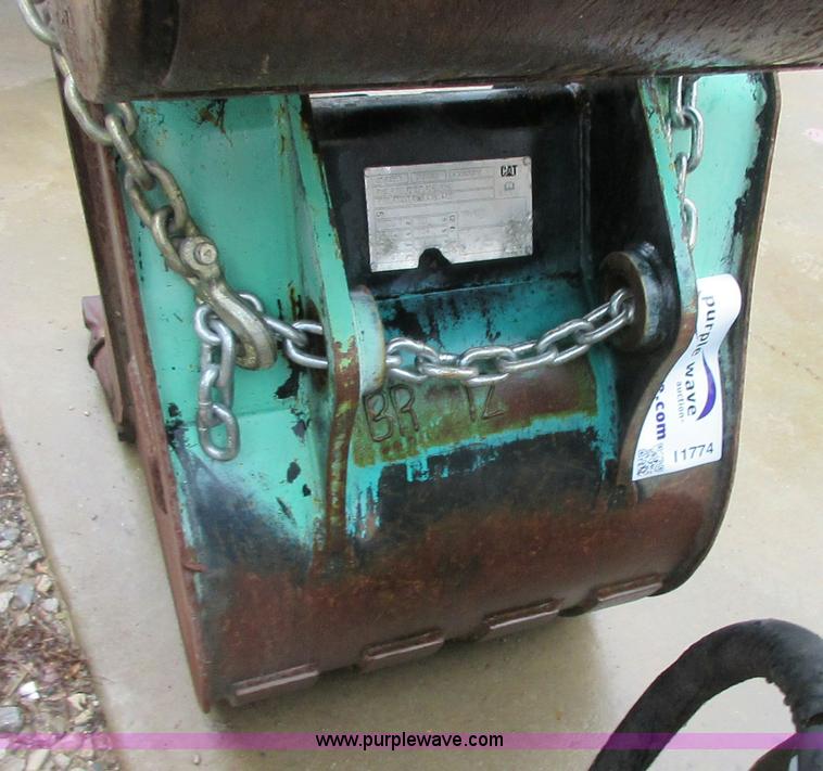 image for item I1774 Caterpillar backhoe bucket