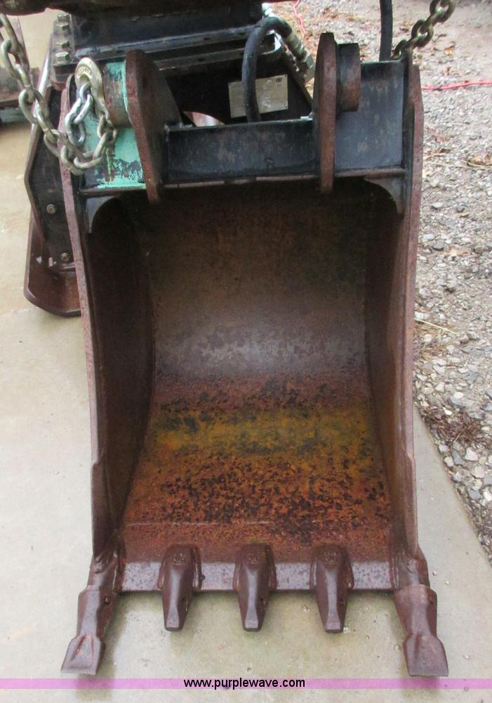 Caterpillar backhoe bucket in Claremore, OK Item I1774 sold Purple Wave