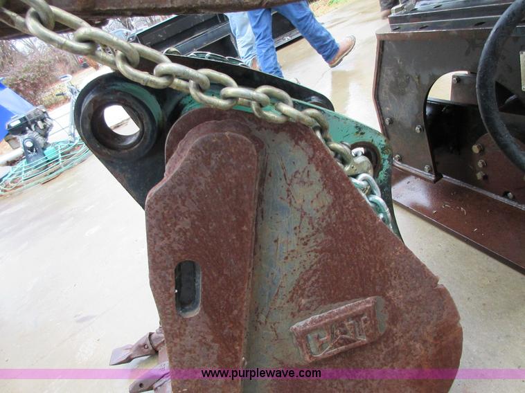 image for item I1774 Caterpillar backhoe bucket