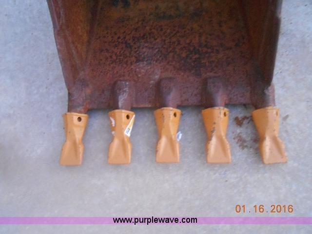 image for item I1774 Caterpillar backhoe bucket