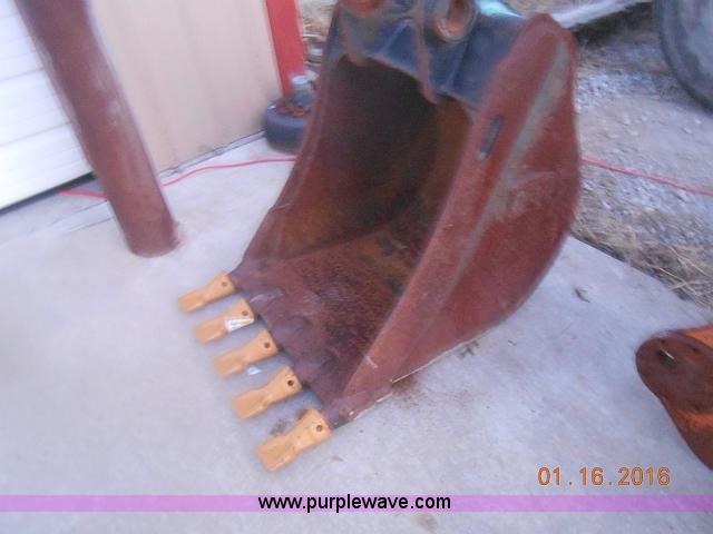 image for item I1774 Caterpillar backhoe bucket