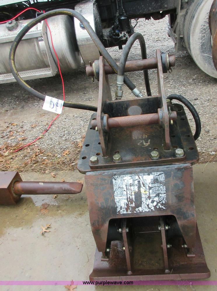 image for item I1775 Caterpillar CVP40 hydraulic compactor