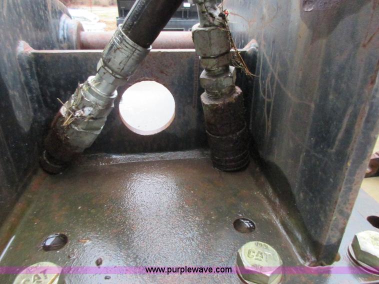 image for item I1775 Caterpillar CVP40 hydraulic compactor