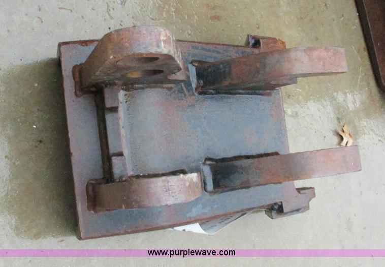 image for item I1776 Caterpillar quick attach