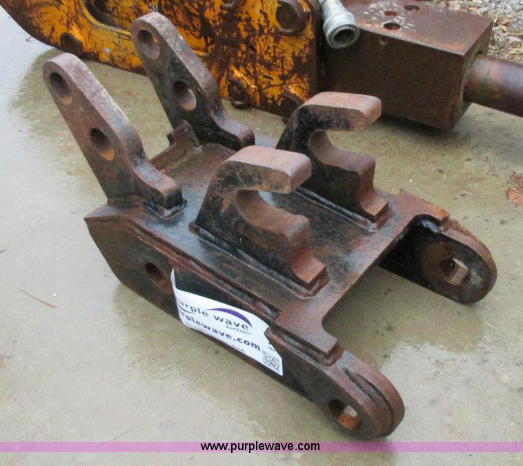 image for item I1776 Caterpillar quick attach